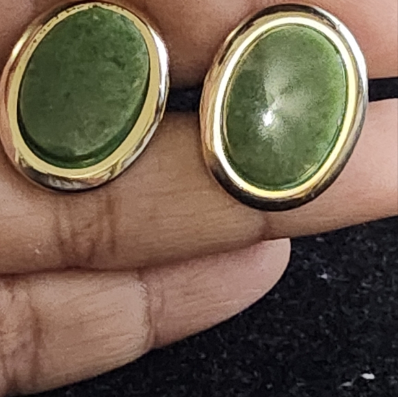 Medium Light Green Cufflinks - Picture 9 of 10